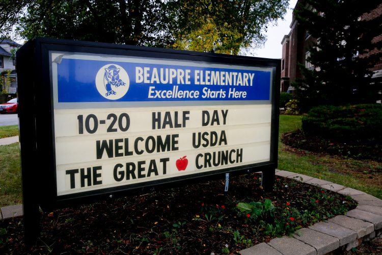 Beaupre welcomes USDA for the Great Apple Crunch.